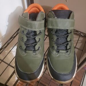 Falls Creek Kids Size 6M Olive and Black Boots with Orange Interior